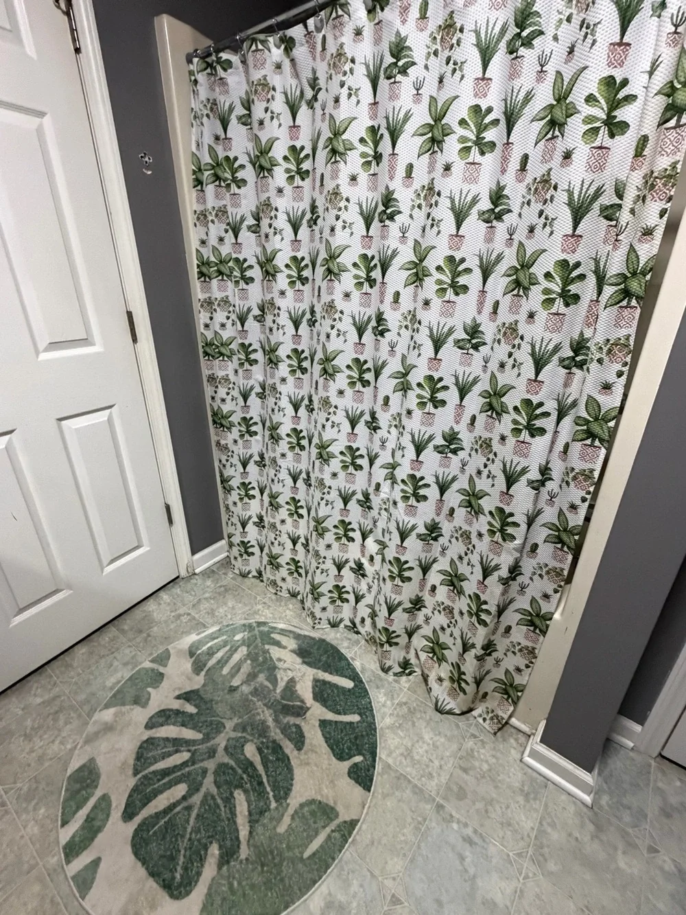 Green Botanical Shower Curtain & Matching Botanical rug! Like new